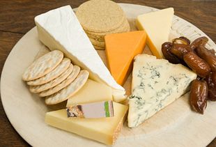 国内乳制品生产企业经营中低端产品的数量众多